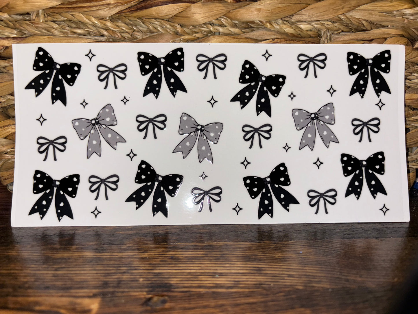 Black and gray bows