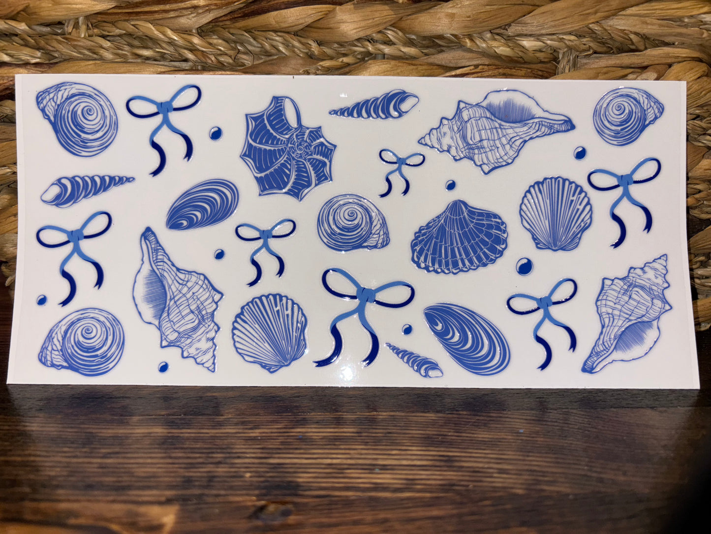 Blue bows and seashells