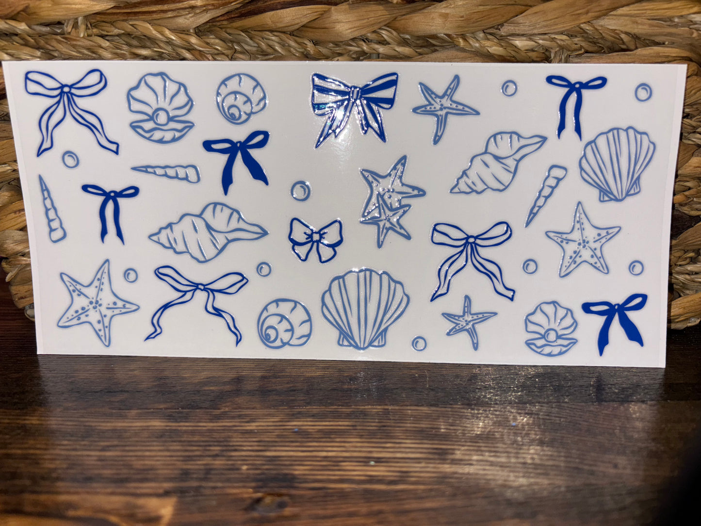 Dark blue bows and seashells
